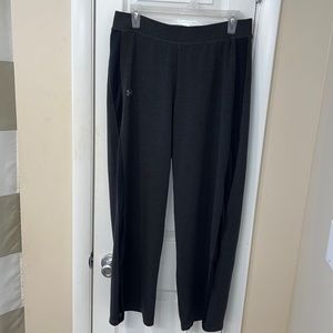 Under Armour Pants! Size Medium 😊